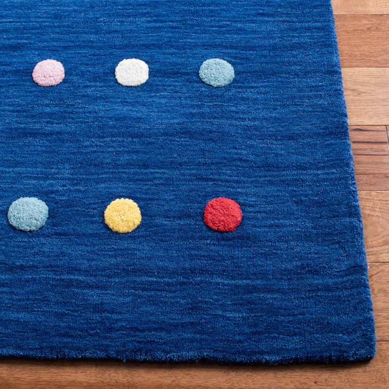 Safavieh Kids SFK804 Hand Loomed Area Rug - Navy - 3'x5' - Safavieh.