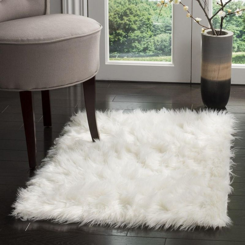 Faux Sheep Skin FSS235 Power Loomed Accent Rug - Ivory - 2'6"x4' - Safavieh.