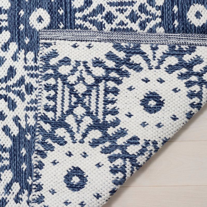 Montauk MTK612 Hand Woven Indoor Accent Rug - Navy/Ivory - 3'x5' - Safavieh