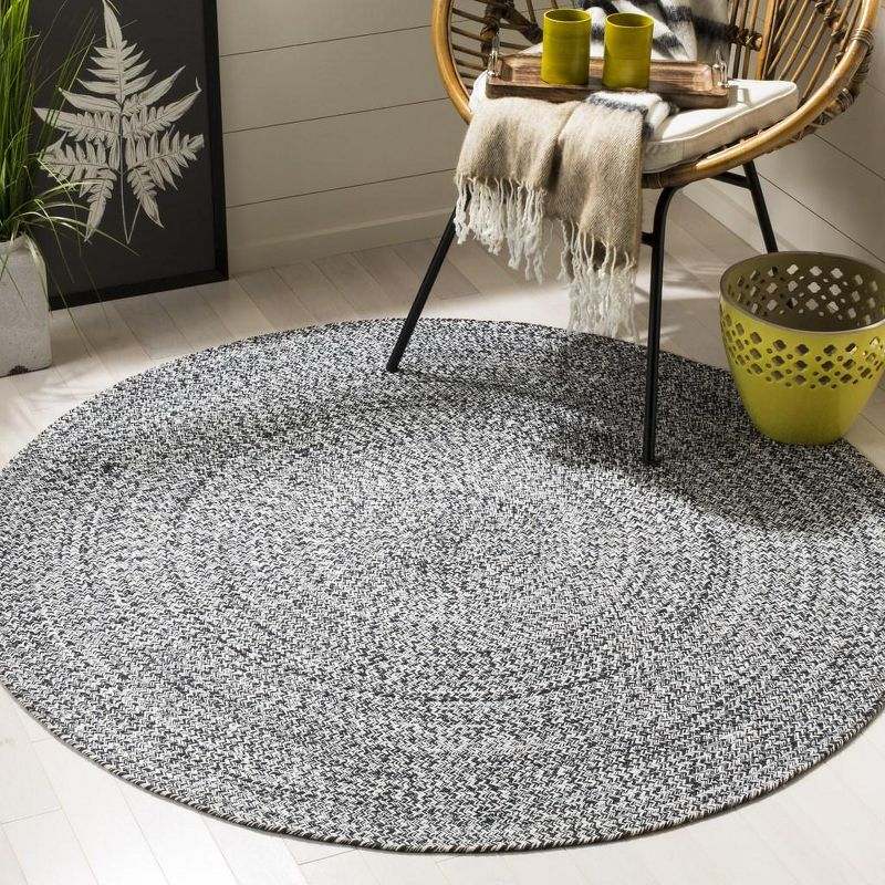 Braided BRD256 Hand Woven Indoor Accent Rug - Ivory/Black - 3' Round - Safavieh
