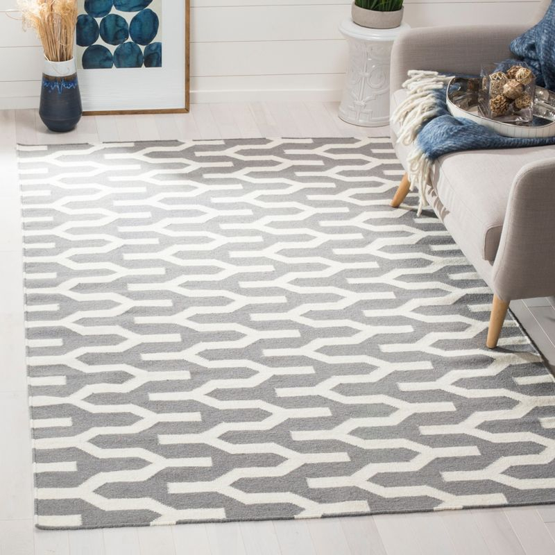 Dhurries DHU630 Hand Woven Area Rug - Silver/Ivory - 6'x9' - Safavieh.
