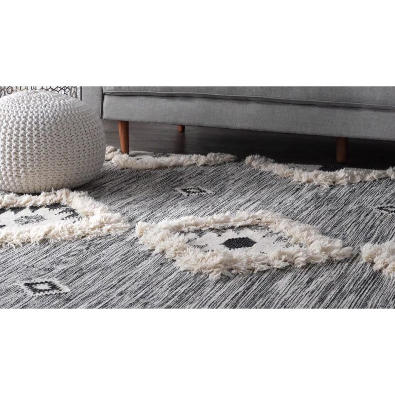 Nuloom Savannah Geometric 5x8 Wool Indoor Area Rug for Living Room Bedroom Dining Room Kitchen, Light Grey/Ivory