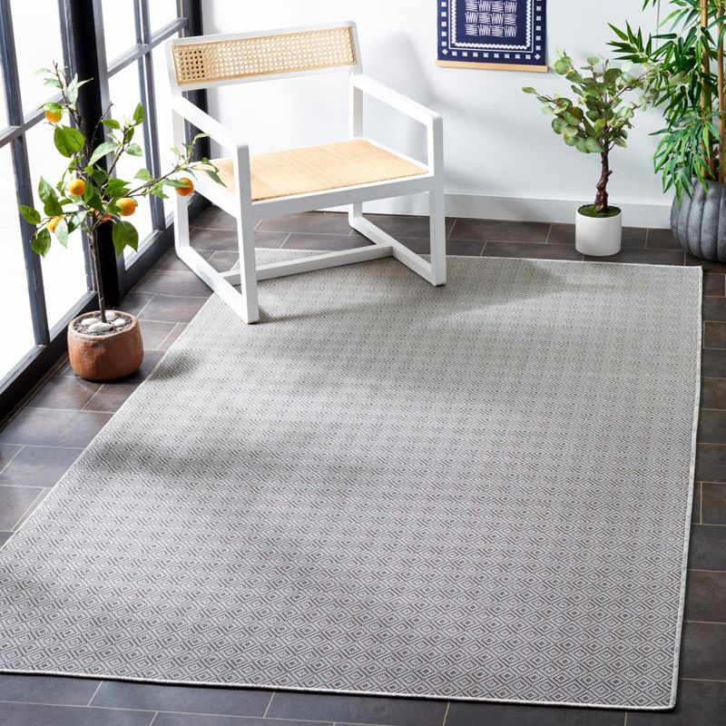 Hampton HTN230 Indoor/Outdoor Machine Made Area Rug - 5'1"x7'6" - Grey - Safavieh