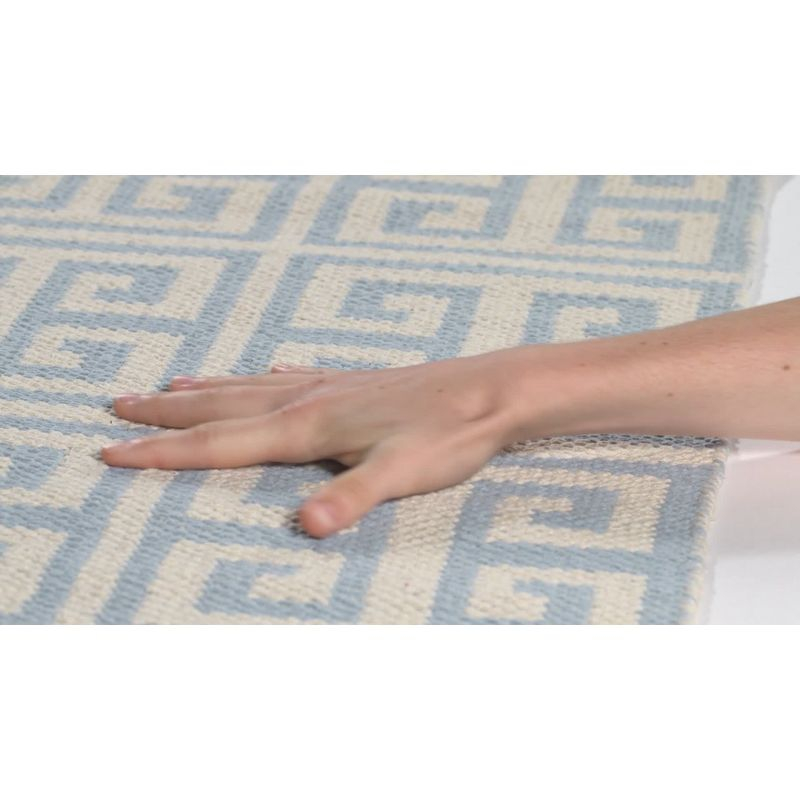 Montauk MTK724 Hand Woven Indoor Accent Rug - Dark Grey/Ivory - 2'6"x4' - Safavieh.