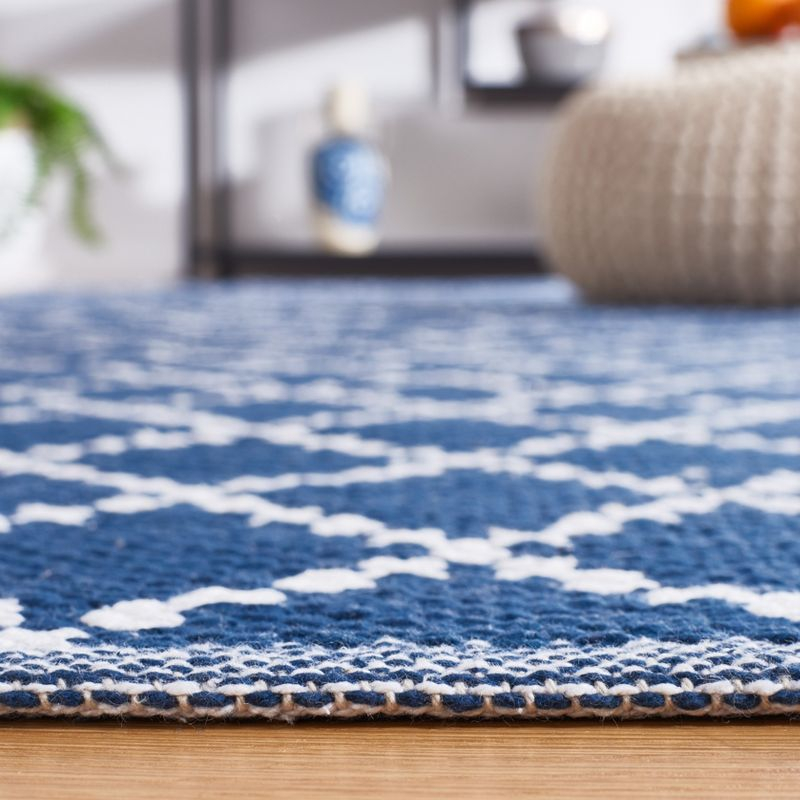 Montauk MTK706 Hand Woven, Flat Weave Indoor Accent Rug - Navy/Ivory - 3'x5' - Safavieh