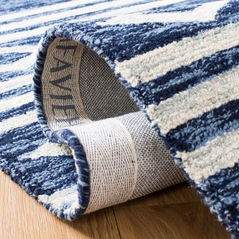 Micro-Loop MLP153 Hand Tufted Indoor Accent Rug - Navy/Ivory - 2'6"x4' - Safavieh