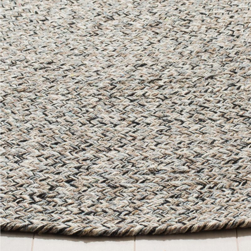 Braided BRD256 Hand Woven Indoor Area Rug - Ivory/Steel Grey - 5' Round - Safavieh