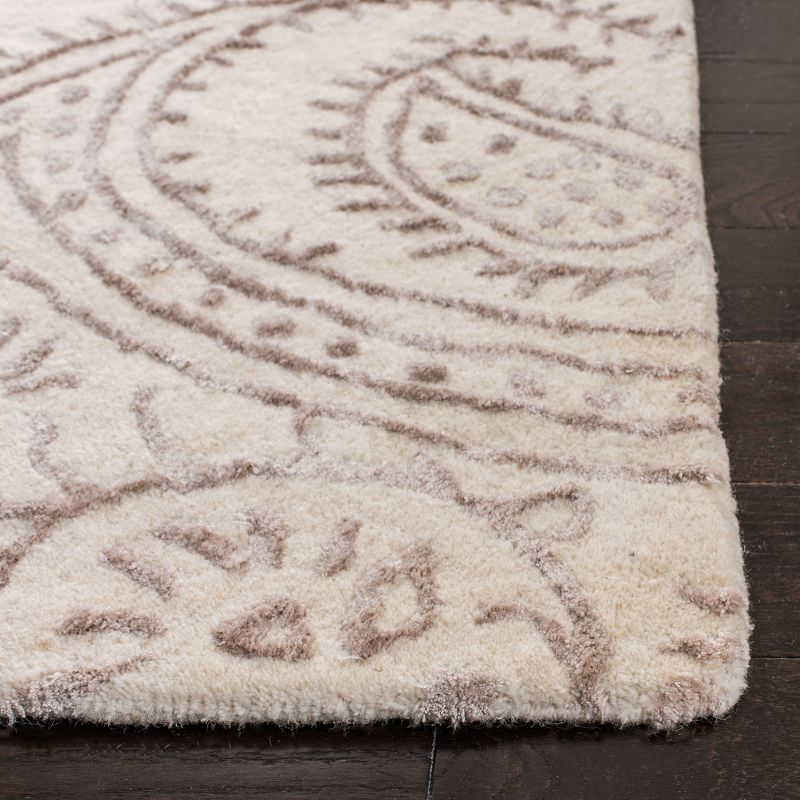 Bella BEL153 Hand Tufted Area Rug - Ivory/Beige - 4'x6' - Safavieh.