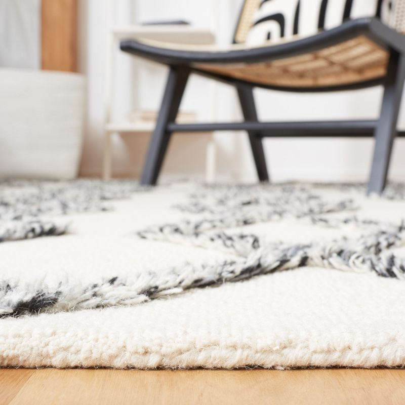 Casablanca CSB978 Hand Tufted Indoor Area Rug - Ivory/Black - 6'x9' - Safavieh