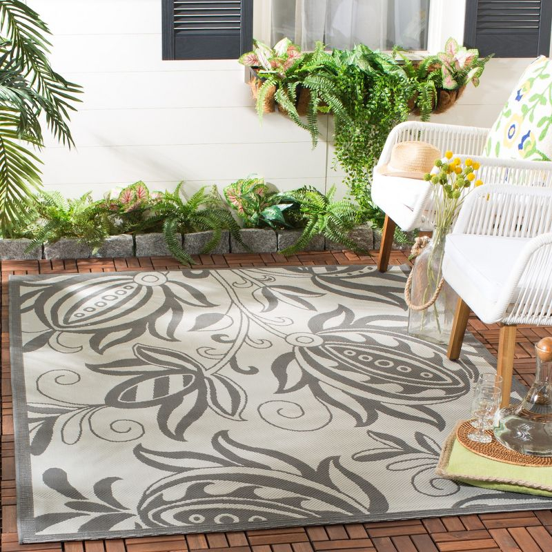 Courtyard CY6109 Power Loomed Indoor/Outdoor Area Rug - Light Grey/Anthracite - 4'x5'7" - Safavieh.