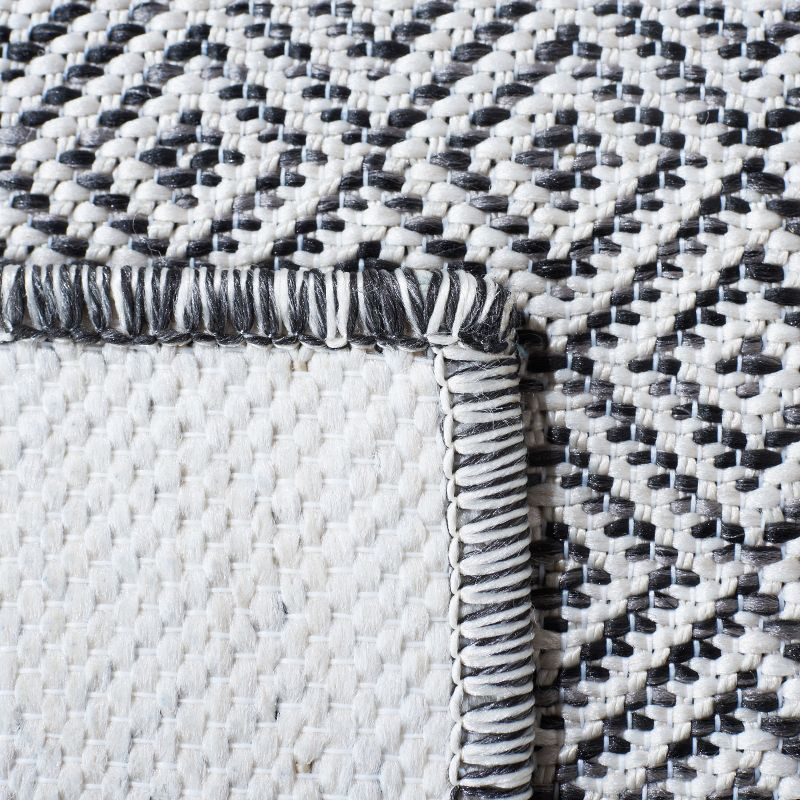 Hampton HTN230 Indoor/Outdoor Machine Made Area Rug - 6'5"x6'5" - Ivory/Black - Safavieh