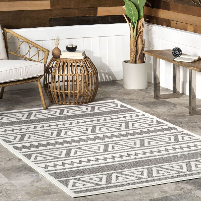 Nuloom Lanelle Geometric 5x8 Indoor/Outdoor Area Rug for Living Room Patio Deck Front Porch Kitchen, Grey/Ivory