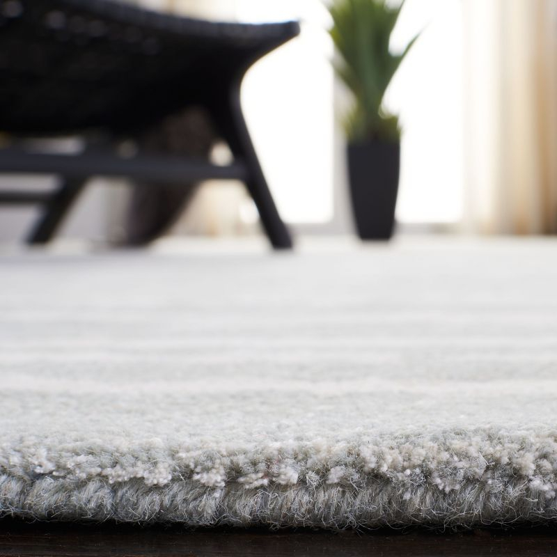 Soho SOH656 Hand Tufted Area Rug - Light Grey/Ivory - 6'x6' - Safavieh.
