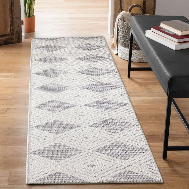 Liora Manne Dunes Modern Diamond Indoor/Outdoor Rug Silver 1'11" x 4'11"