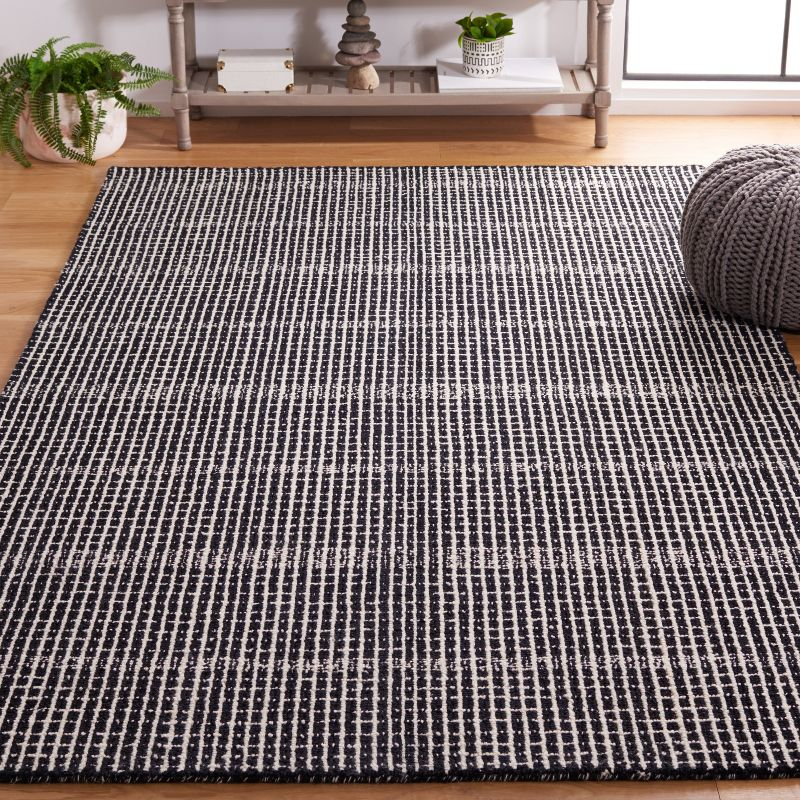 Abstract ABT482 Handmade Indoor Area Rug - Black/Ivory - 4'x6' - Safavieh