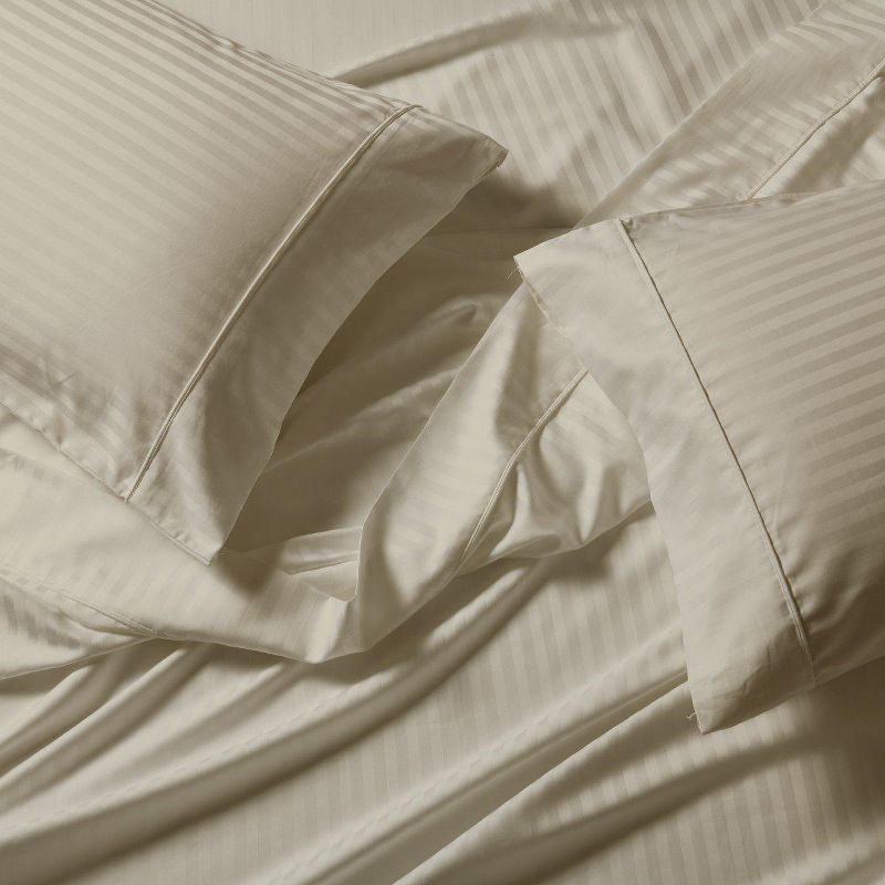 Egyptian Linens Extra Deep Pockets (22 inches) Stripe 650 Easy Care Sheet sets White Queen