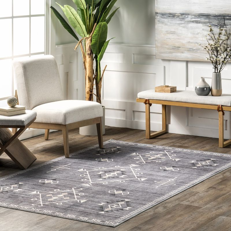Nuloom Evalyn Southwestern Pet Friendly Machine Washable Area Rug, 5' x 8', Grey