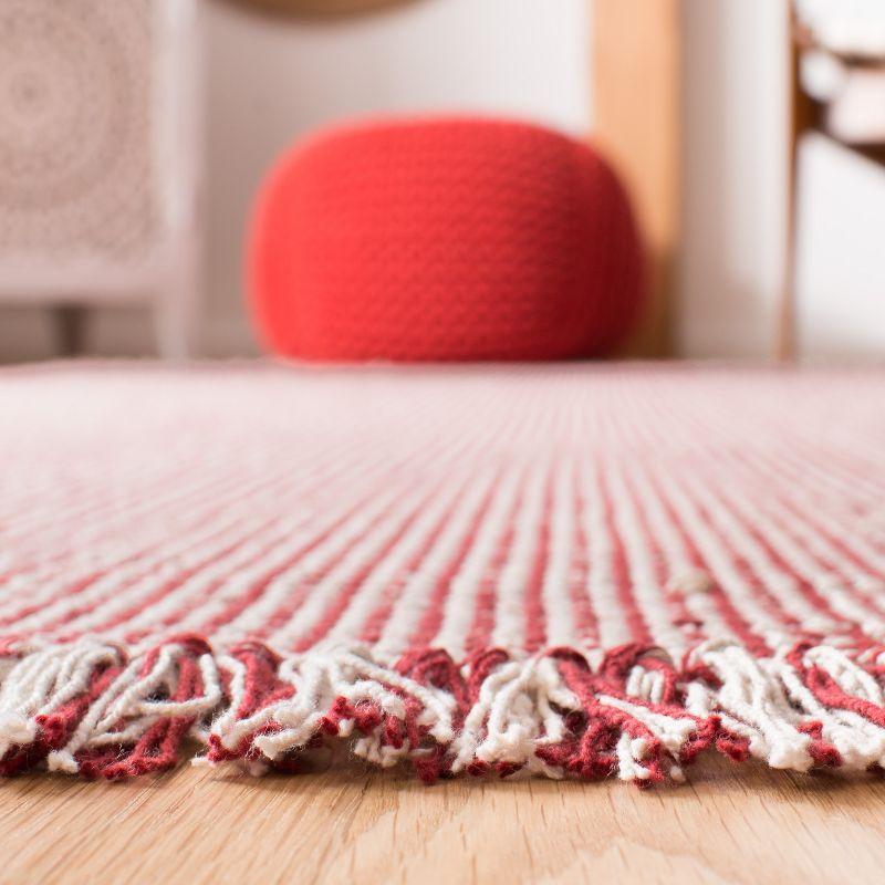 Montauk MTK340 Hand Woven Indoor Accent Rug - Ivory/Red - 4'x4' - Safavieh