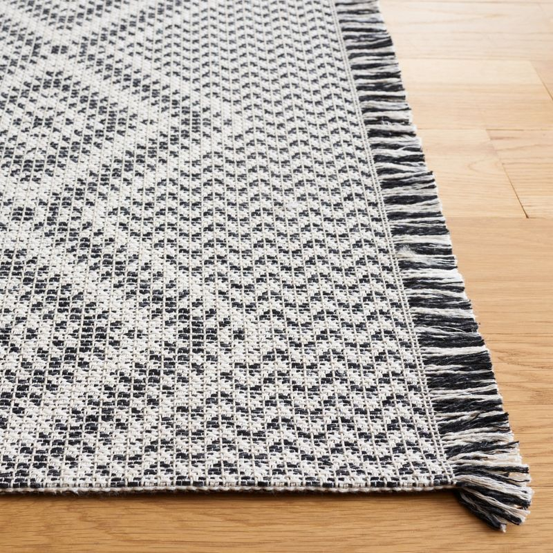 Augustine AGT507 Machine Made Indoor Area Rug - Ivory/Black - 5'x7'-7" - Safavieh