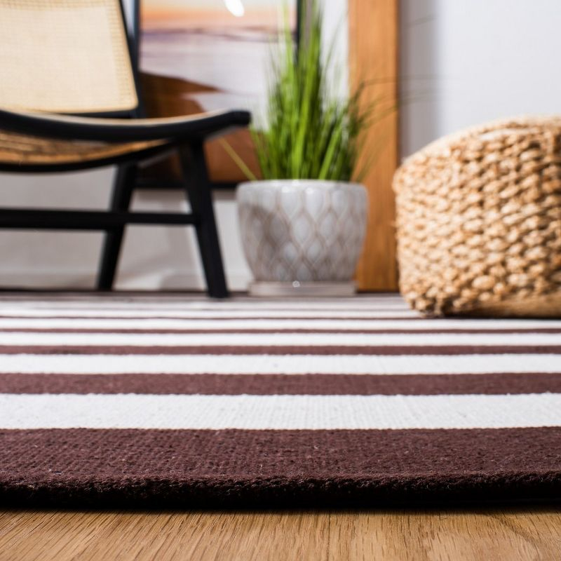 Montauk MTK712 Hand Woven Indoor Accent Rug - Chocolate/Ivory - 3'x5' - Safavieh