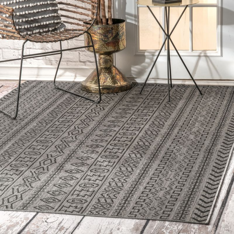 nuLOOM Outdoor Jamie Area Rug