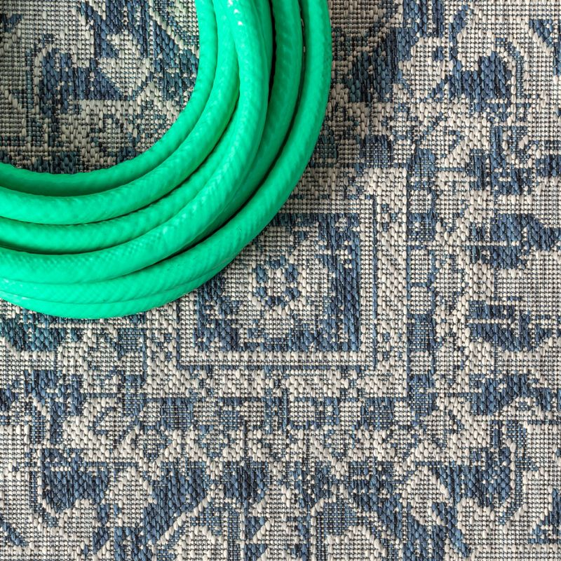 JONATHAN Y Estrella Bohemian Medallion Textured Weave Navy/Gray 9' Round Indoor/Outdoor Area Rug
