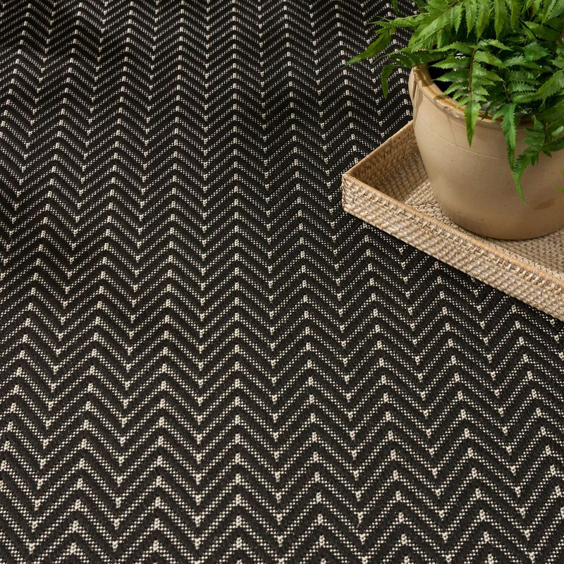 Nourison Horizon Indoor/Outdoor 4' x 6' Black Modern Rug