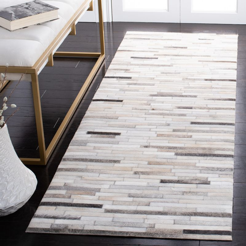 Studio Leather STL809 Hand Woven Runner Rug - Ivory/Grey - 2'3"x7' - Safavieh.