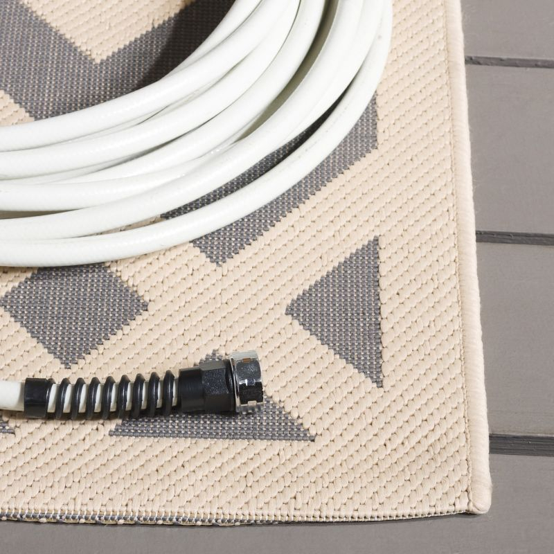 Courtyard CY6915 Power Loomed Indoor and Outdoor Area Rug - Grey/Bone - 4'x5'7" - Safavieh