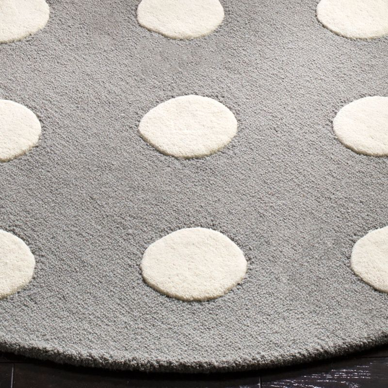 Safavieh Kids Polka Dots SFK904 Hand Tufted Indoor Area Rug - Grey/Ivory - 5' Round - Safavieh