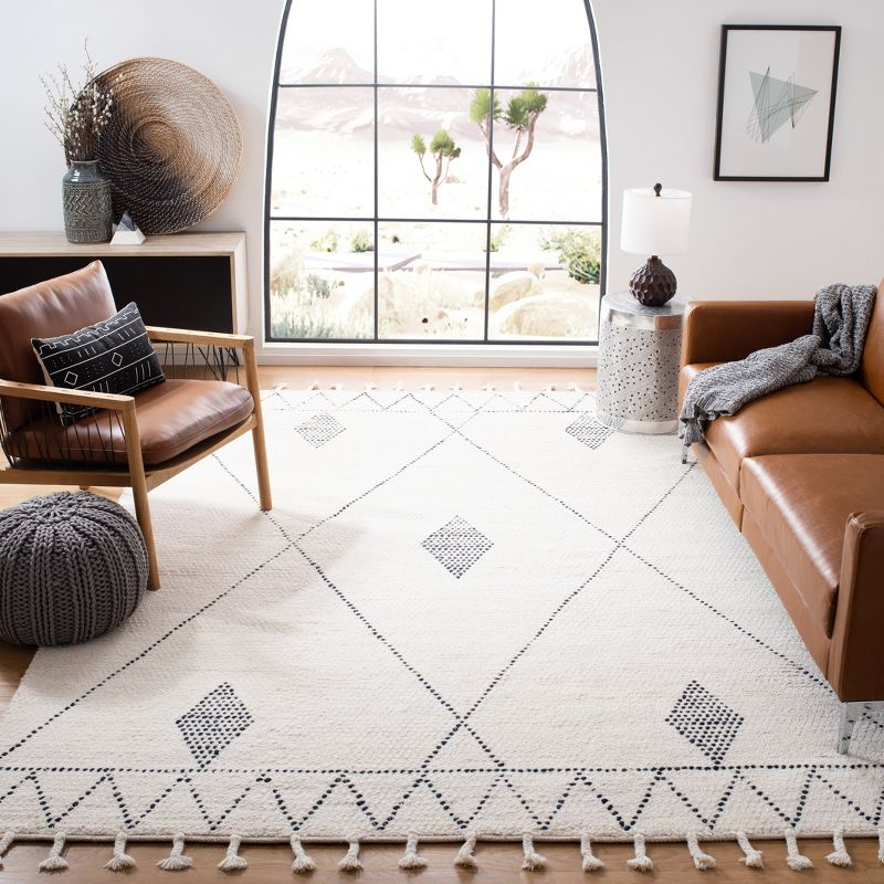 Casablanca CSB489 Hand Woven Area Rug - Ivory/Black - 6'x6' - Safavieh.