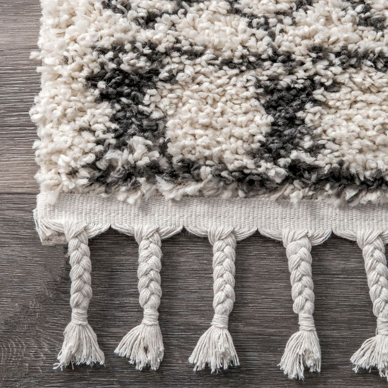 Nuloom Vasiliki Geometric 2x3 Accent Shag Indoor Area Rug for Living Room Bedroom Dining Room Nursery Entryway, Off White/Charcoal