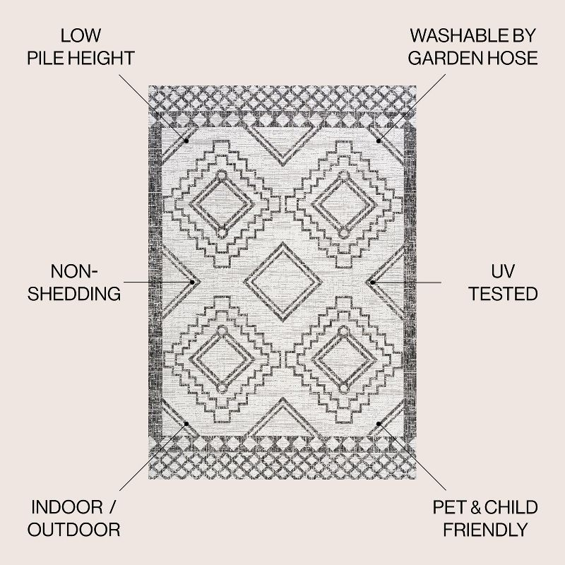 3'x5' Marokko Diamond  Medallion Indoor/Outdoor Area Rug, Ivory/Black - JONATHAN Y
