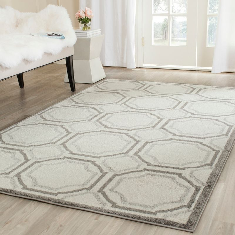 Amherst AMT411 Power Loomed Area Rug - Ivory/Light Grey - 4'x6' - Safavieh.