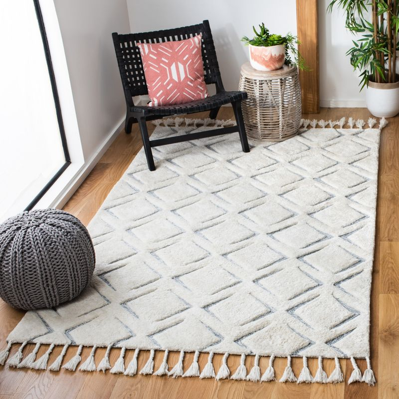 Sahara SAH454 Hand Tufted Indoor Accent Rug - Ivory/Grey - 3'x5' - Safavieh
