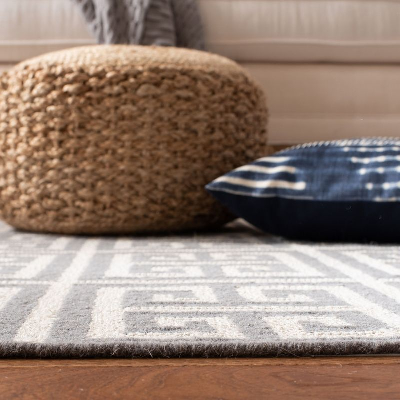 Dhurries DHU626 Hand Woven Flat Weave Accent Rug Grey / Ivory 2'-6" X 4' - Safavieh.