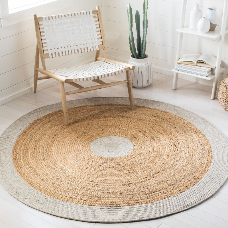 Braided BRD910 Hand Woven Indoor Area Rug - Beige/Natural - 5' Round - Safavieh