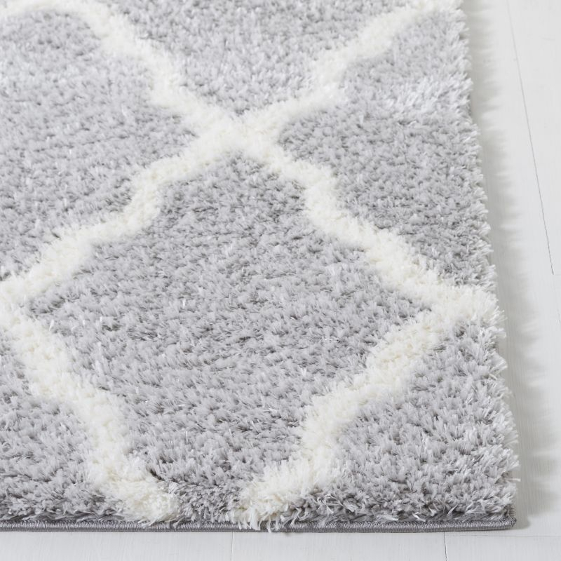 Tahoe Shag THO675 Power Loomed Indoor Area Rug - Light Grey/White - 5'x7' - Safavieh