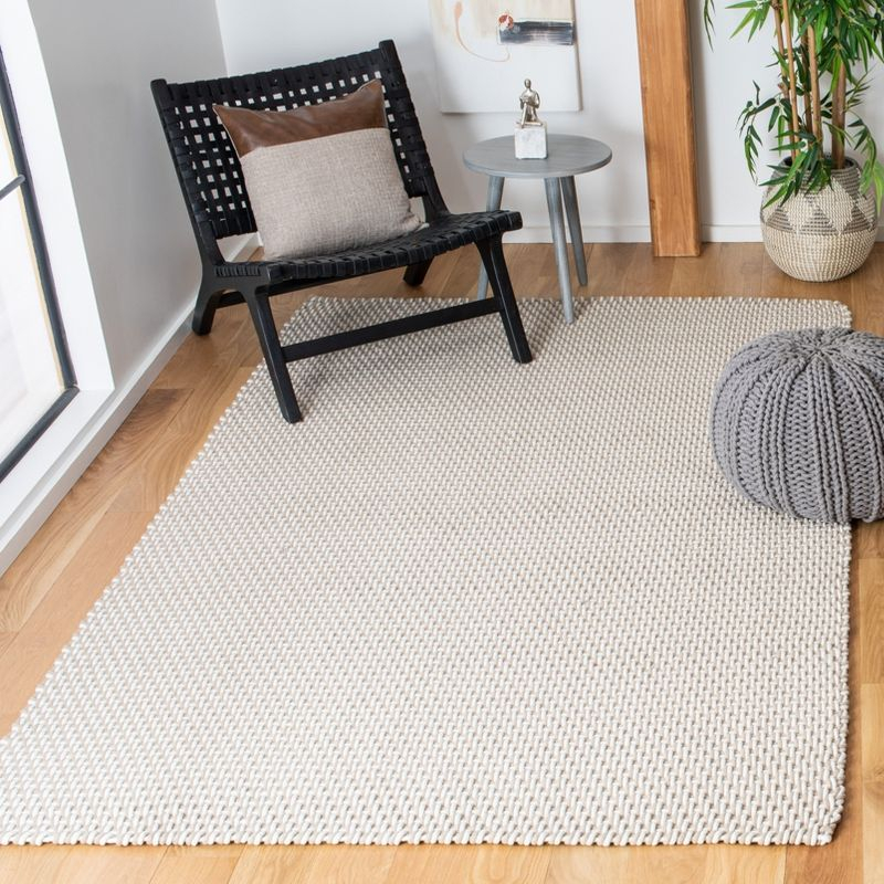 Salem SLM102 Hand Woven Area Rug - Beige/Ivory - 4'x6' - Safavieh.