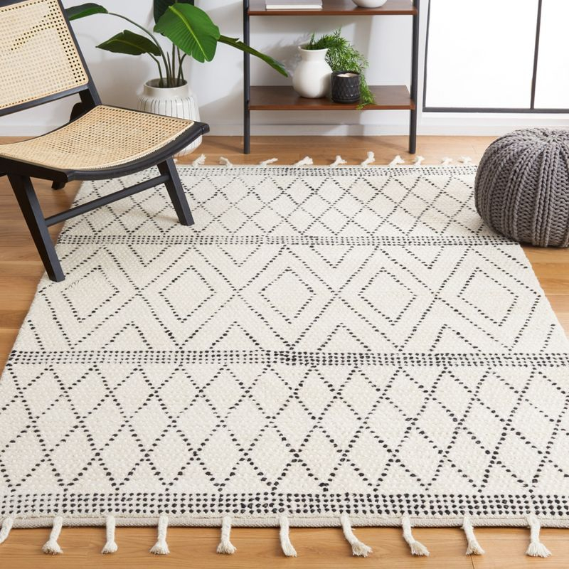 Casablanca CSB491 Hand Woven Area Rug - Ivory/Black - 3'x5' - Safavieh.