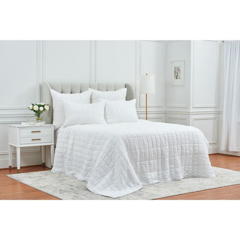 EY Essentials Odine Dove King Quilt