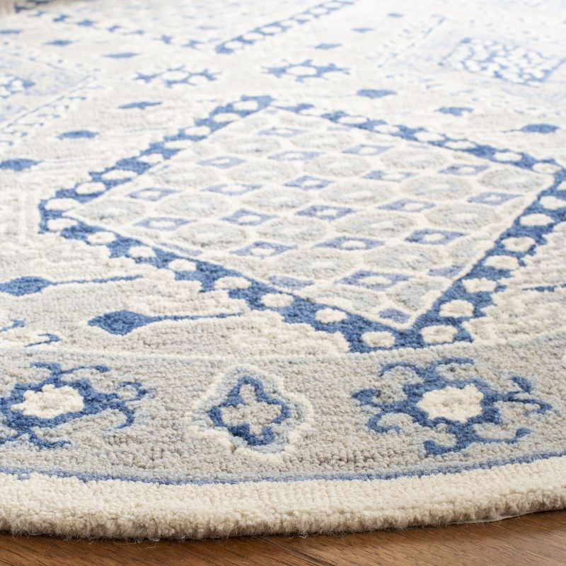 Micro-Loop MLP511 Hand Tufted Indoor Accent Rug - Light Grey/Blue - 4'x6' - Safavieh