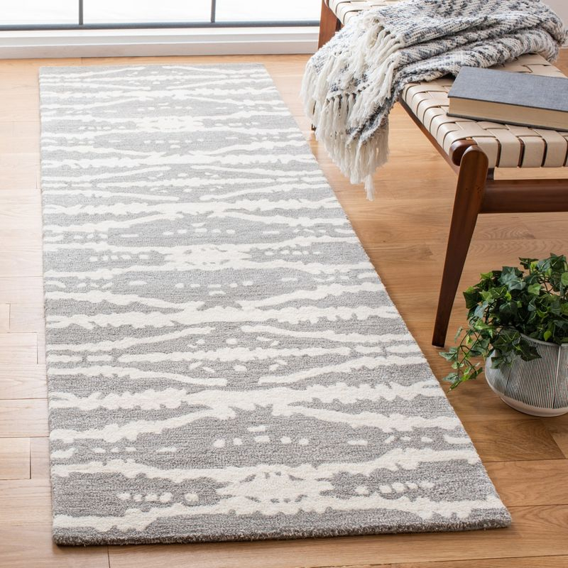 Soho SOH656 Hand Tufted Runner Rug - Grey/Ivory - 2'6"x8' - Safavieh.