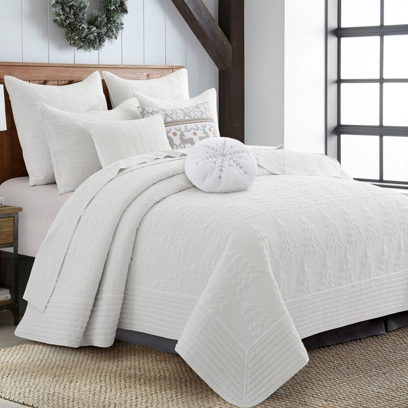 O Christmas Round Metalic Snowflake Pillow R16