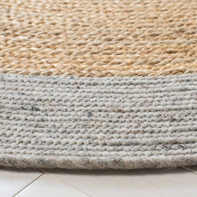 Braided BRD910 Hand Woven Indoor Area Rug - Silver/Natural - 5' Round - Safavieh