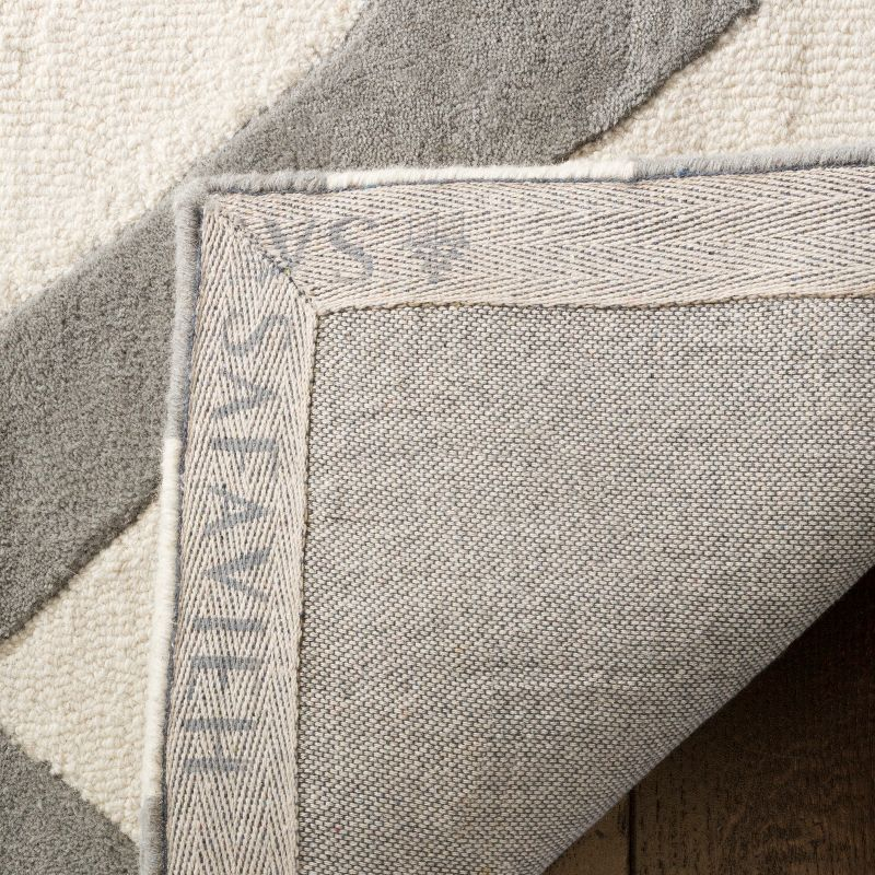 Safavieh Kids Basic Chevron SFK921 Hand Tufted Indoor Accent Rug - Grey/Ivory - 4'x6' - Safavieh