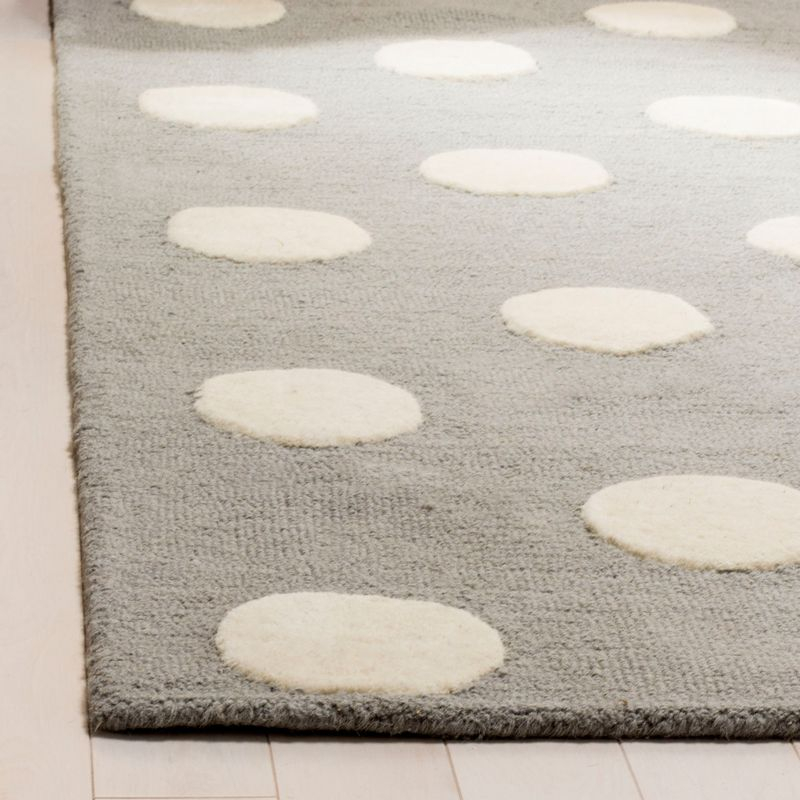 Safavieh Kids Polka Dots SFK904 Hand Tufted Indoor Accent Rug - Grey/Ivory - 4'x6' - Safavieh