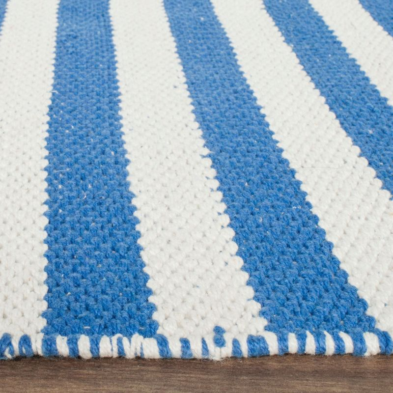 Montauk MTK715 Hand Woven Indoor Area Rug - Ivory/Blue - 5'x7' - Safavieh