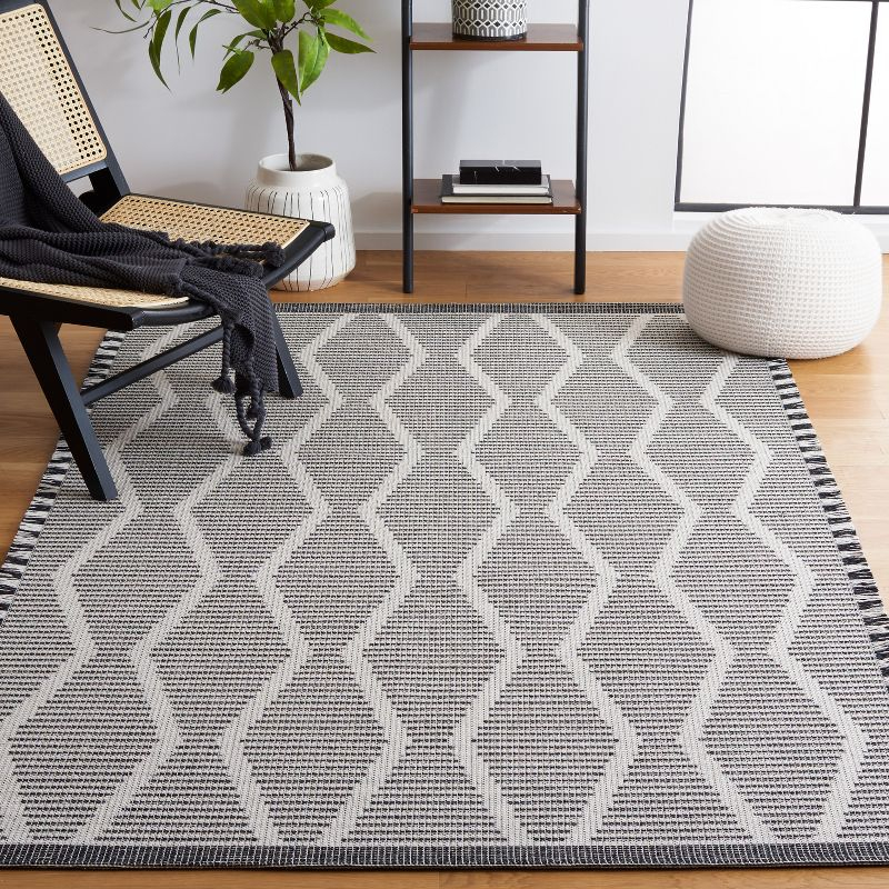 Augustine AGT503 Machine Made Indoor Area Rug - Ivory/Black - 6'-4"x6'-4" - Safavieh