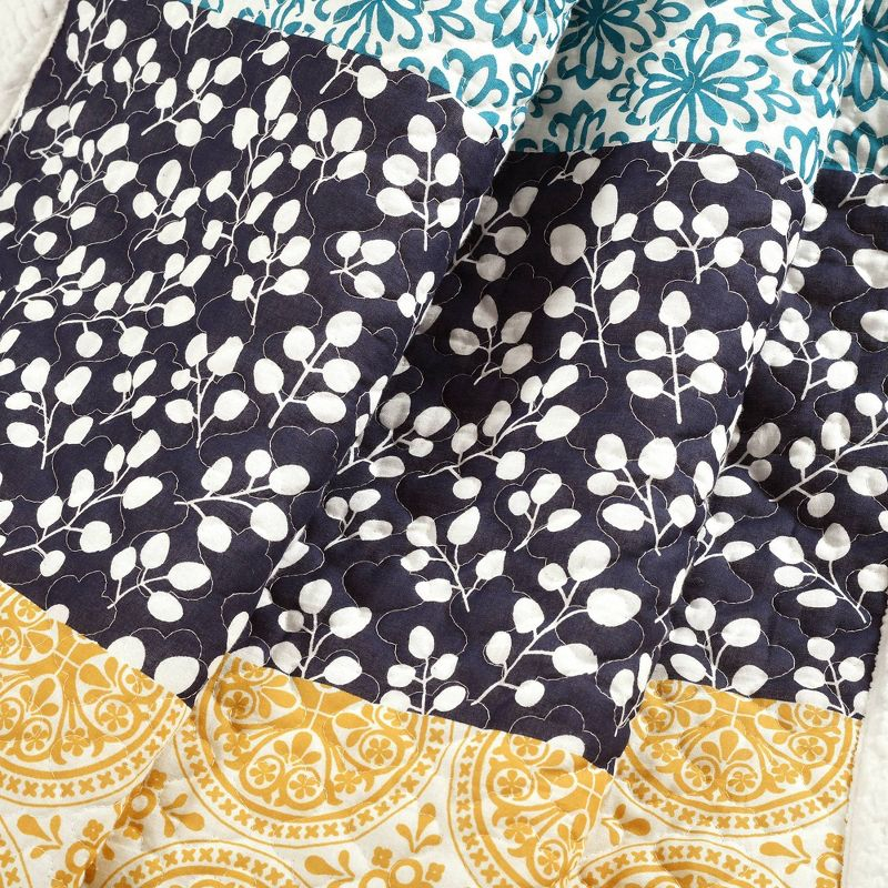 Lush Decor Gyeong Throw